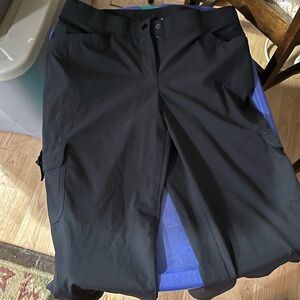 Womens Black Cargo capris Chicos 0(small)
